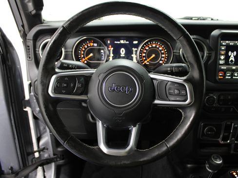 Used 2020 Jeep Gladiator Overland image 9