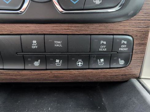 Used 2016 RAM 1500 Laramie w/ Convenience Group AWD/4WD image 15