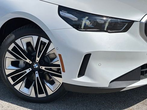 New 2026 BMW 530i xDrive w/ Premium Package AWD/4WD image 2