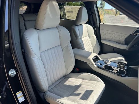 New 2025 Mitsubishi Outlander Platinum Edition image 12