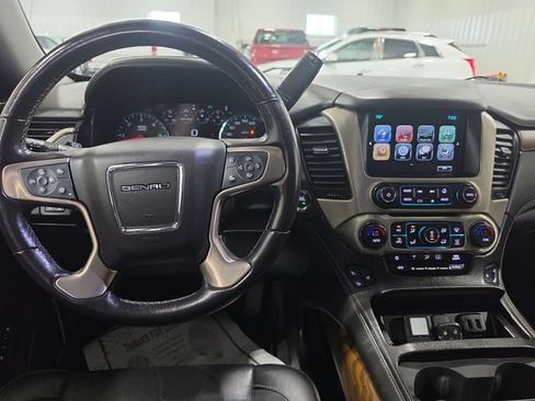 Used 2020 GMC Yukon XL Denali w/ Denali Ultimate Package AWD/4WD image 10