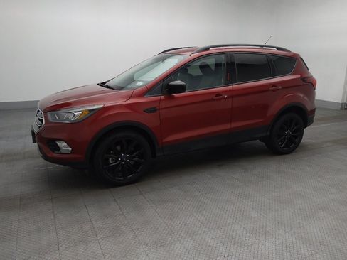 Used 2019 Ford Escape SE image 2