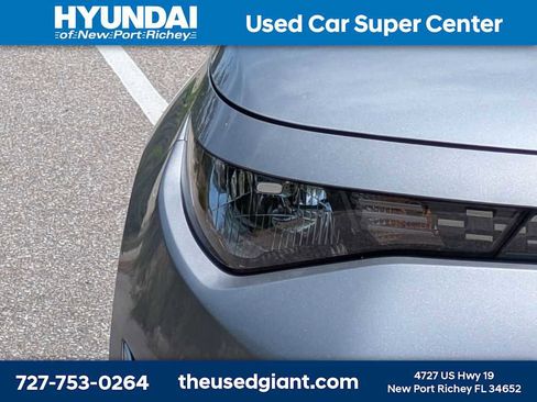 Used 2023 Kia Soul LX w/ LX Technology Package FWD image 9