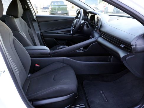 Used 2025 Hyundai Elantra Sport FWD image 17