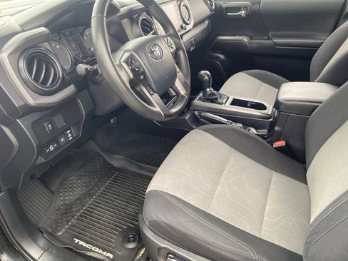 Used 2020 Toyota Tacoma TRD Sport w/ Technology Package image 18