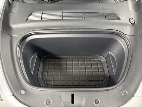 Used 2024 Tesla Model Y Long Range image 27