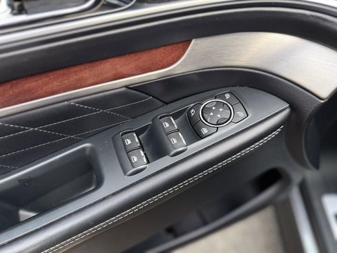 Used 2018 Ford Explorer Platinum image 19