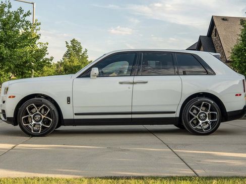 Used 2023 Rolls-Royce Cullinan Black Badge AWD/4WD image 3