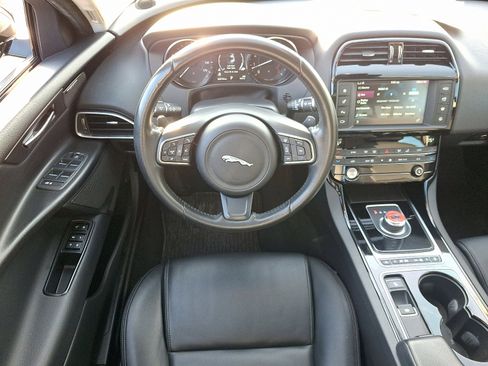 Used 2017 Jaguar XE Premium image 11