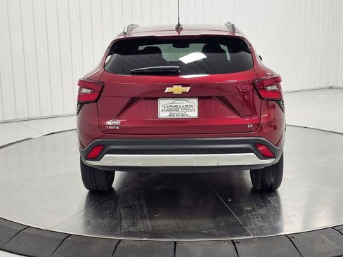 Used 2025 Chevrolet Trax LT FWD image 4