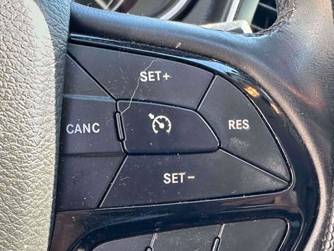 Used 2020 Jeep Cherokee Latitude Plus image 21
