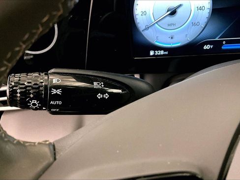 Used 2022 Hyundai Elantra SEL w/ Convenience + Premium Package image 30