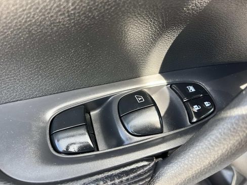 Used 2015 Nissan Rogue S AWD/4WD image 26