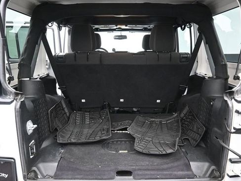 Used 2016 Jeep Wrangler Unlimited Sahara w/ Connectivity Group image 30