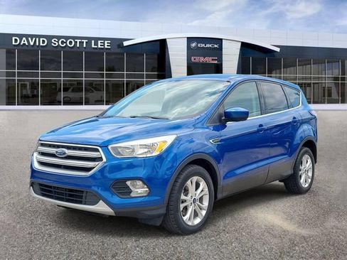 Used 2017 Ford Escape SE FWD image 2