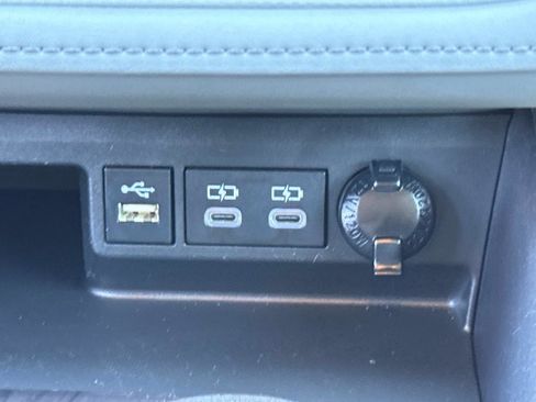 Used 2023 Toyota Highlander Limited image 27