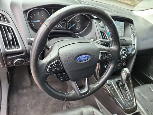 Used 2017 Ford Focus Titanium FWD image 35