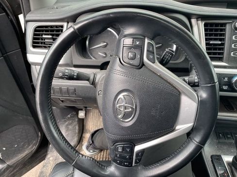 Used 2017 Toyota Highlander XLE image 15