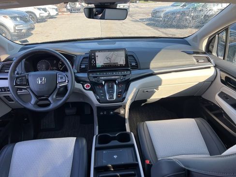 Used 2025 Honda Odyssey Elite image 20