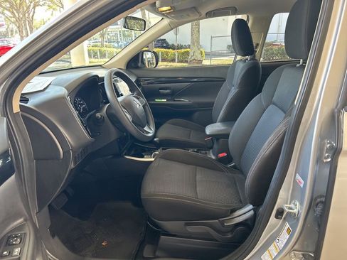 Used 2019 Mitsubishi Outlander ES image 5