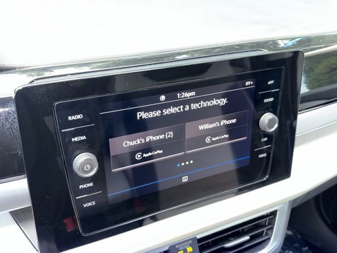 Certified 2025 Volkswagen Taos SE FWD image 3