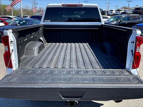 Used 2025 Chevrolet Silverado 2500 Custom w/ Custom Value Package AWD/4WD image 4