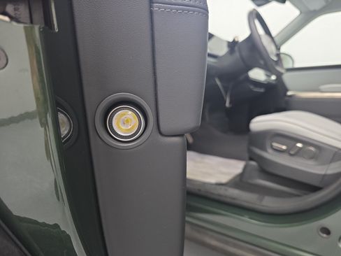 Used 2024 Rivian R1S Adventure AWD/4WD image 32