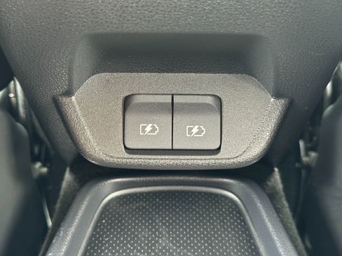 Used 2025 Nissan Leaf S image 28