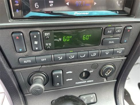 Used 2004 Ford Thunderbird image 16