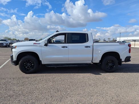 Used 2021 Chevrolet Silverado 1500 LT Trail Boss w/ Convenience Package II image 2