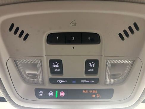 Used 2020 Chevrolet Traverse Premier image 37