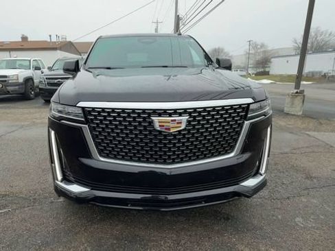 Used 2022 Cadillac Escalade Luxury AWD/4WD image 3