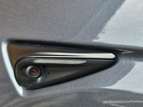 Used 2023 Tesla Model Y Long Range AWD/4WD image 34