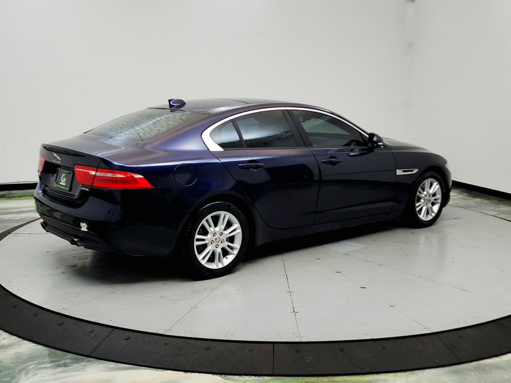 Used 2018 Jaguar XE Premium RWD image 5