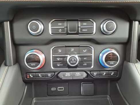 Used 2024 GMC Yukon AT4 image 19