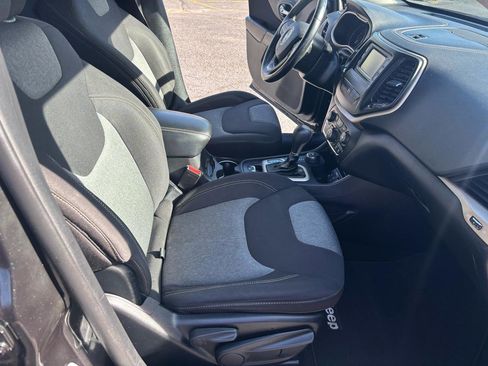 Used 2014 Jeep Cherokee Latitude image 10