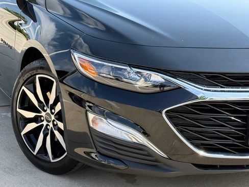 Used 2025 Chevrolet Malibu RS FWD image 3