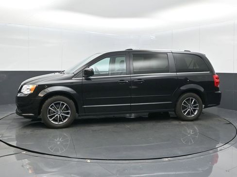 Certified 2017 Dodge Grand Caravan SXT image 4