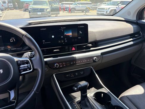 Used 2026 Kia Carnival FWD image 17