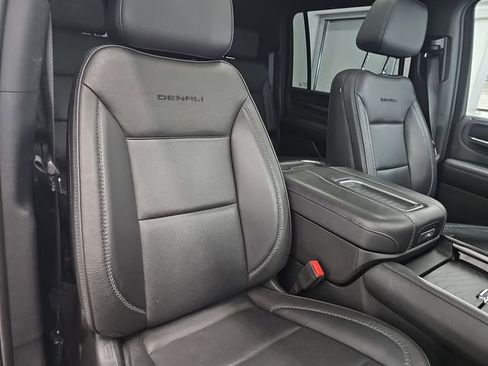 Used 2022 GMC Yukon XL Denali w/ Denali Premium Package AWD/4WD image 31