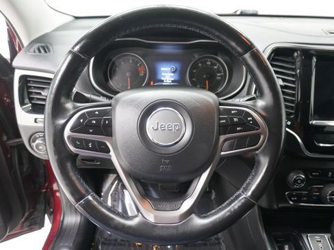Used 2019 Jeep Cherokee Limited FWD image 16