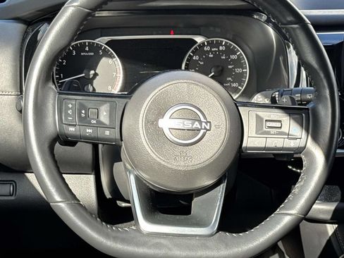 Used 2024 Nissan Pathfinder SL FWD image 10