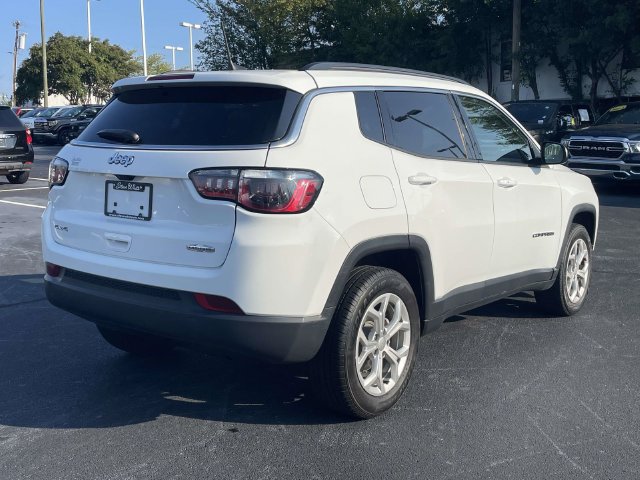 Used 2024 Jeep Compass Latitude AWD/4WD image 7