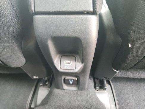 Used 2020 Jeep Renegade Latitude w/ Popular Equipment Group FWD image 16
