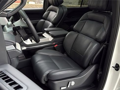New 2025 Lincoln Navigator Reserve w/ Jet Appearance Package image 23