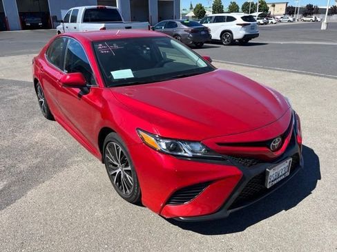 Used 2019 Toyota Camry SE FWD image 3