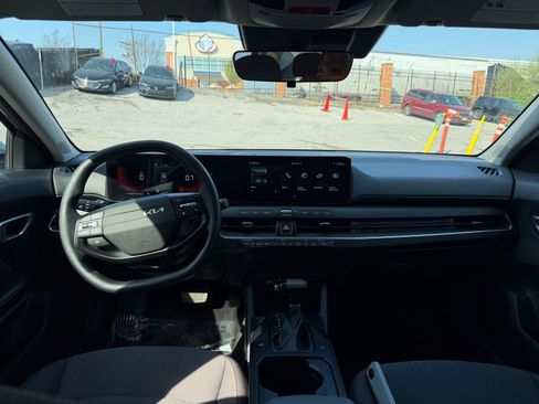 Used 2025 Kia K4 LXS image 31