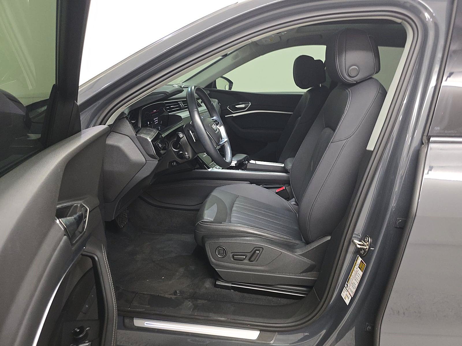 Used 2024 Audi Q8 e-tron Premium Plus w/ Premium Plus Package AWD/4WD image 7