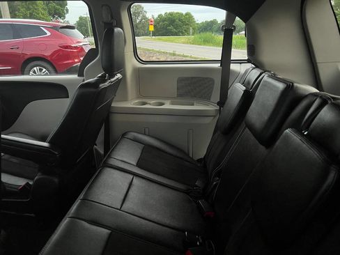 Used 2019 Dodge Grand Caravan SXT FWD image 14