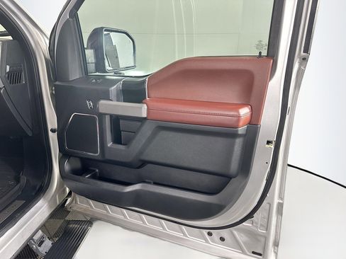 Used 2019 Ford F150 Platinum w/ Equipment Group 701A Luxury image 32